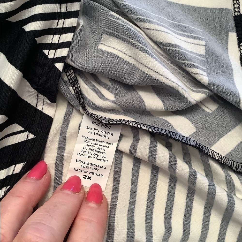 BLACK & WHITE STRIPE PRINT 3/4 BUTTON UP SLEEVE 2X DRESS - Picture 6 of 6
